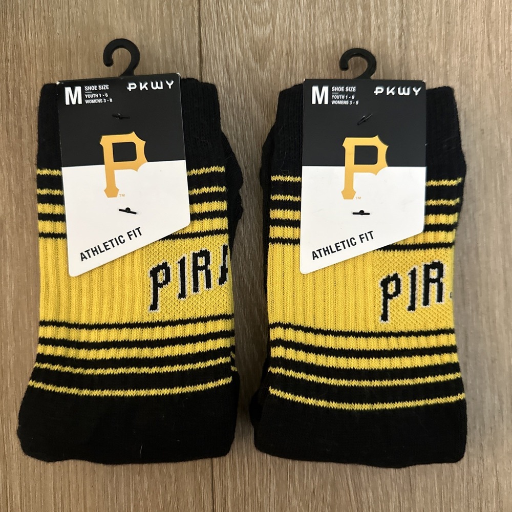 Pittsburgh Pirates Buccos MLB Crew Socks 2 Pr Athletic Fit Med Y1-6,W3-8 NEW